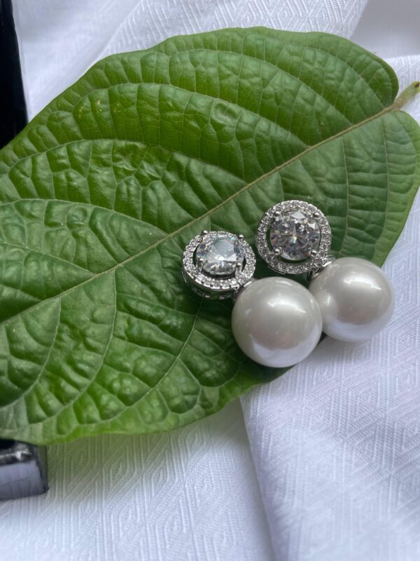 Noor Pearl Studs